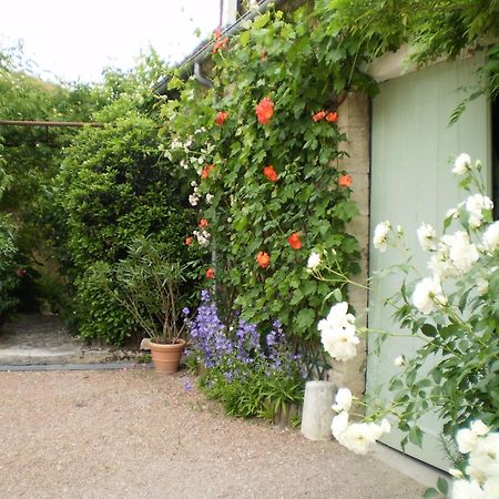 Logis Hotel Saint-Joseph Sancoins Exterior photo